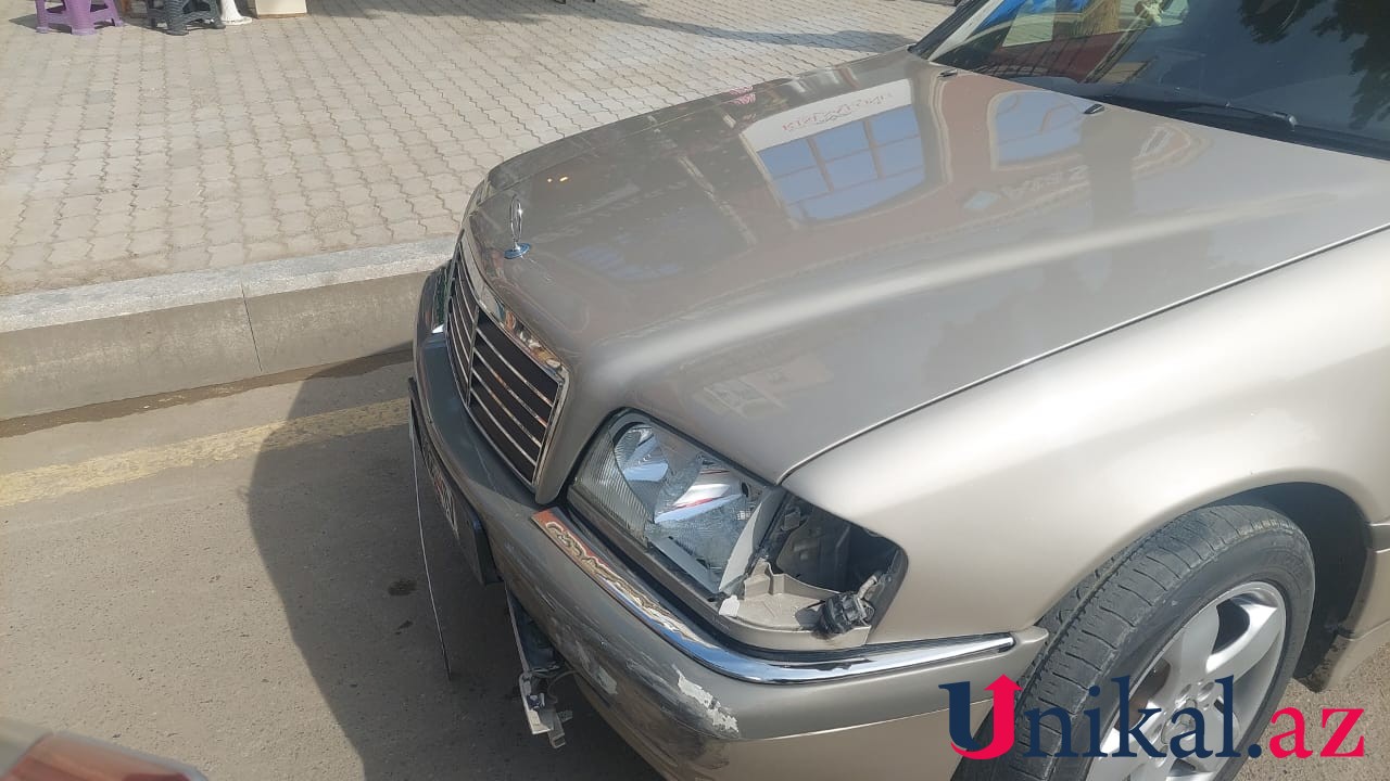 Yoldan çıxan maşın zəncirvari qəza törətdi - Yaralılar var (FOTOLAR)